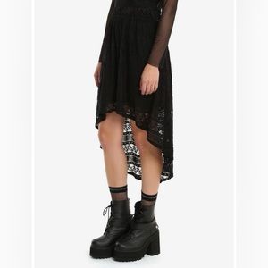 🖤 Hot Topic black lace high-low skirt